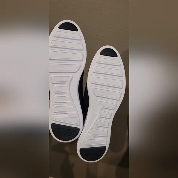 Cole Haan size 7 - Picture 3 of 3